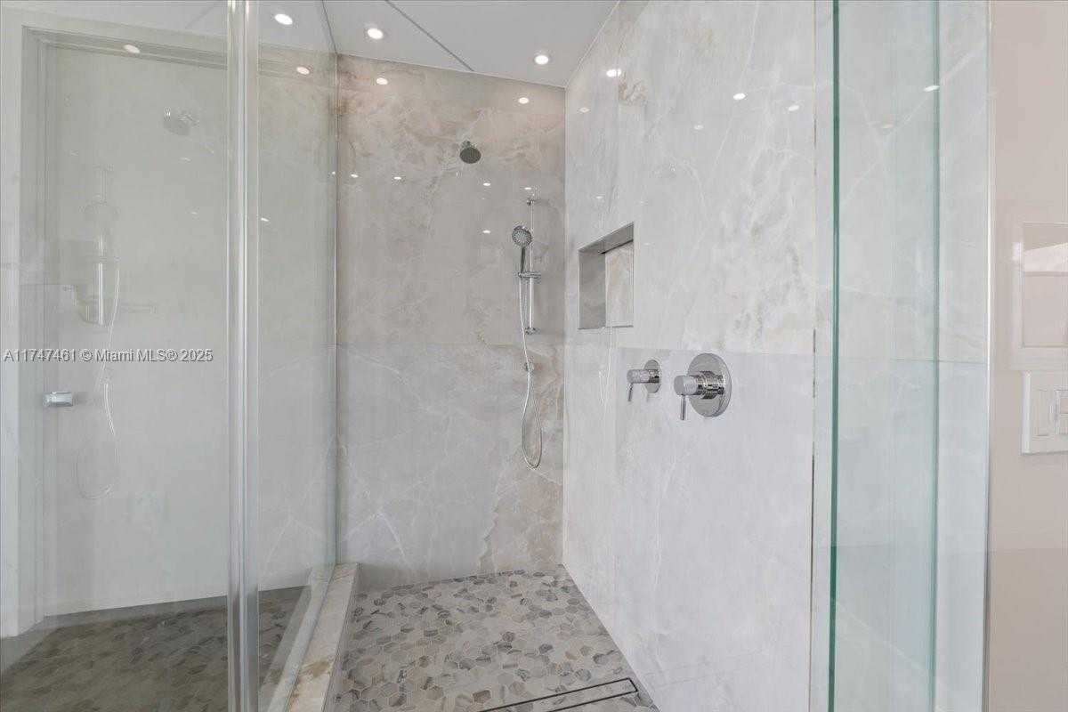 Small Image of 1100 BISCAYNE BLVD #3502, Miami Number 19