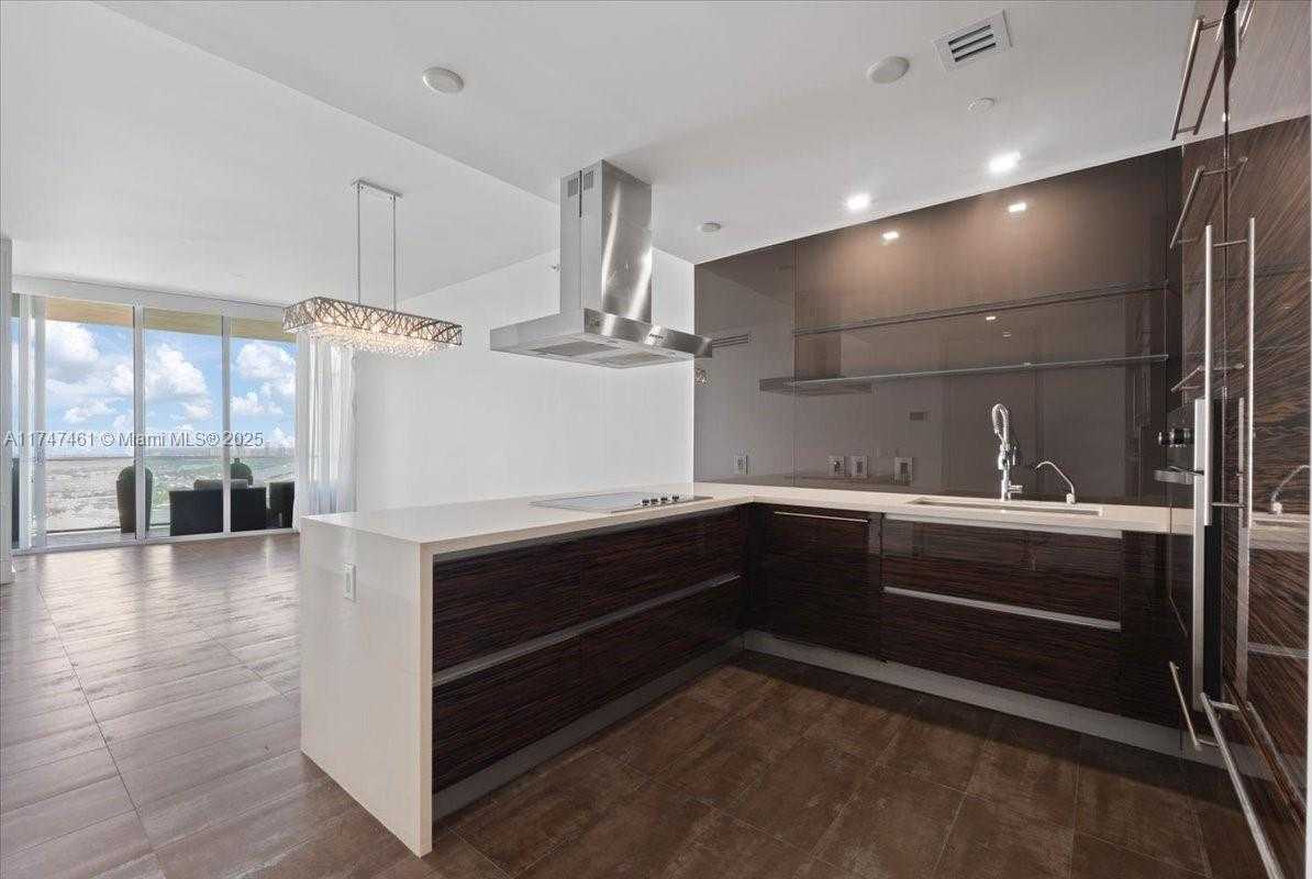 Small Image of 1100 BISCAYNE BLVD #3502, Miami Number 4