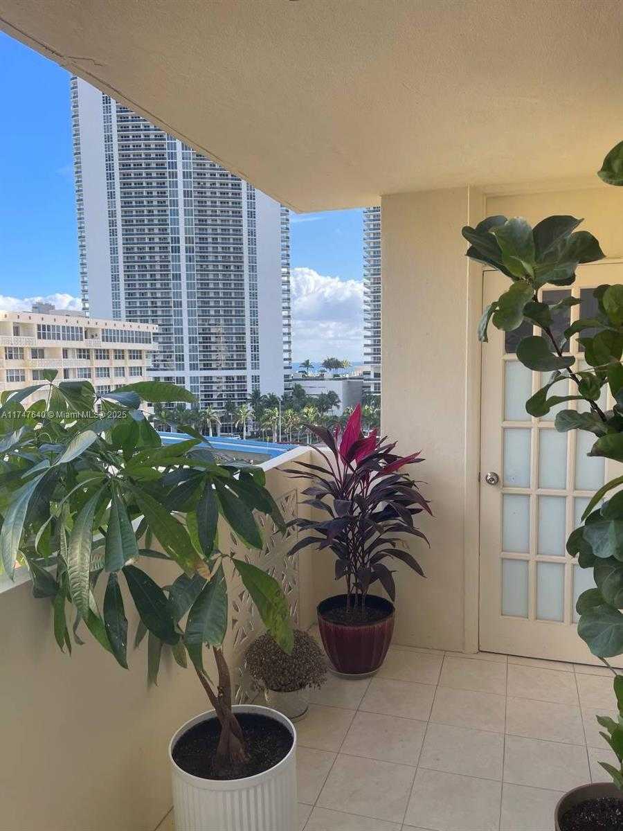 Small Image of 1833 #1003, Hallandale Beach Number 12