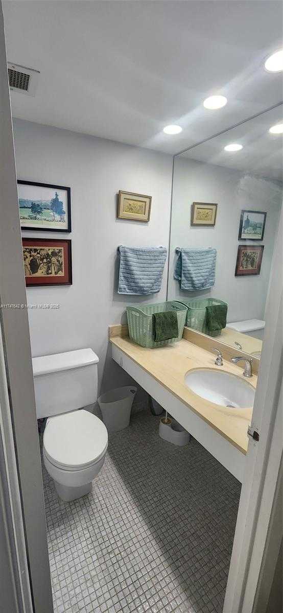 Small Image of 1985 SOUTH OCEAN DR #15M, Hallandale Beach Number 17