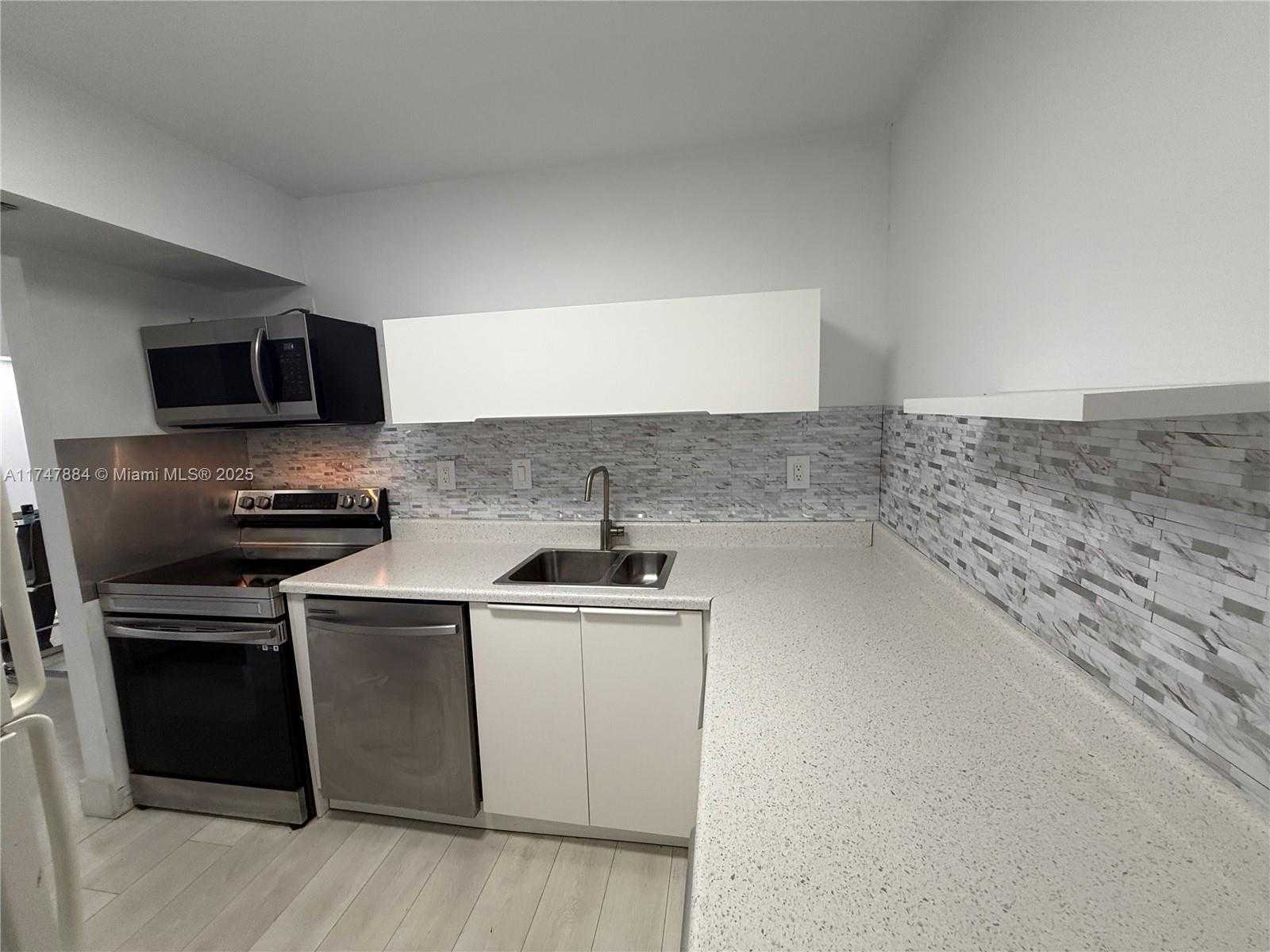 Small Image of 3731 NORTH COUNTRY CLUB DR #222, Aventura Number 12