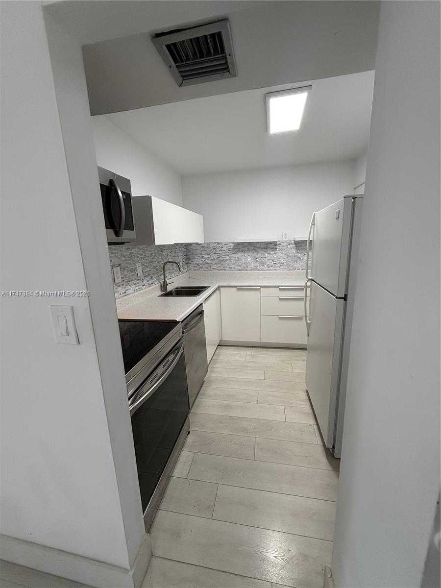 Small Image of 3731 NORTH COUNTRY CLUB DR #222, Aventura Number 13