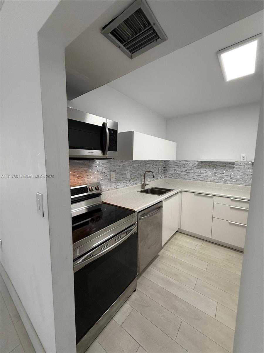 Small Image of 3731 NORTH COUNTRY CLUB DR #222, Aventura Number 16