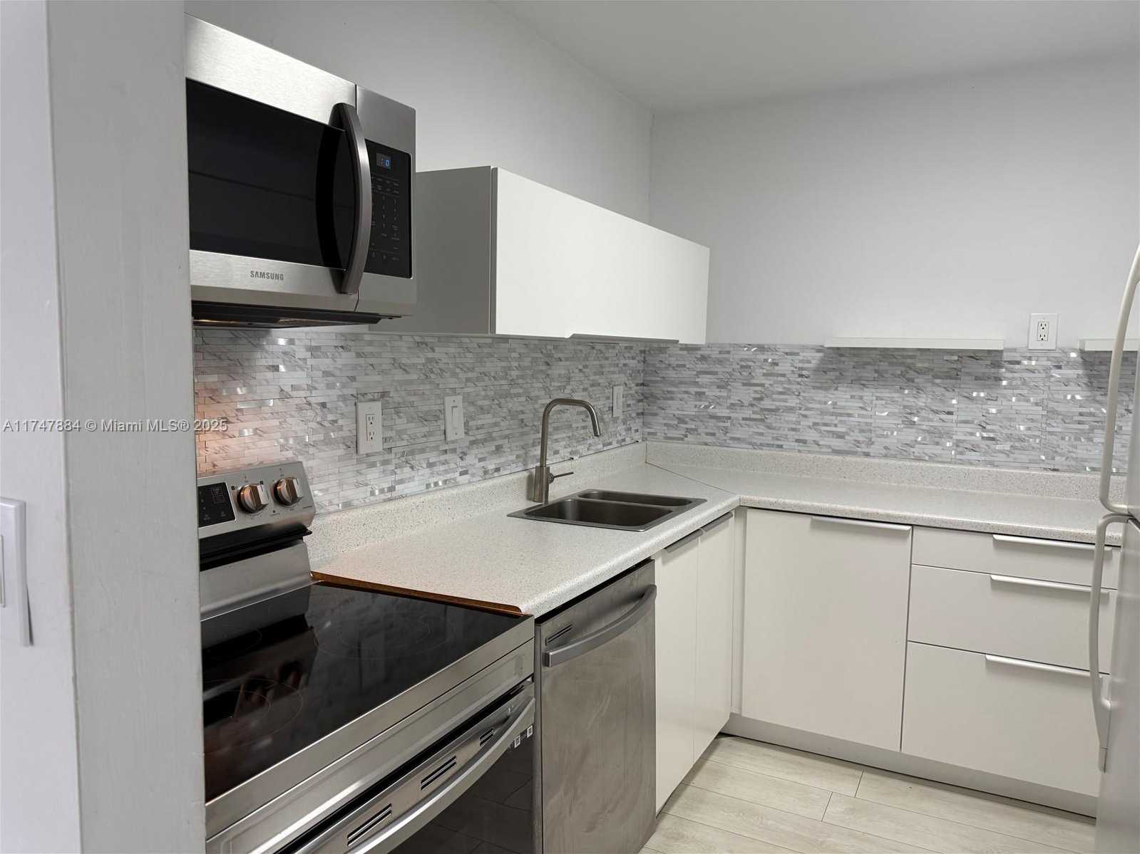 Small Image of 3731 NORTH COUNTRY CLUB DR #222, Aventura Number 7