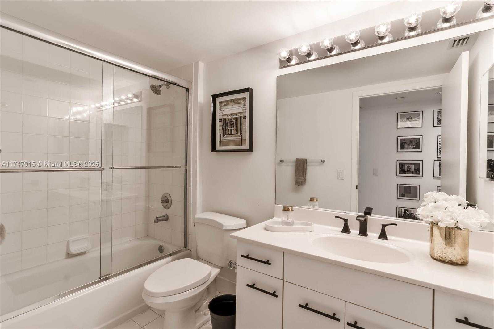 Small Image of 21205 Yacht Club Dr, Aventura, FL 33180, USA Number 12