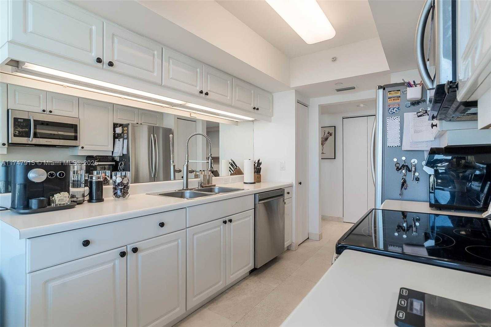 Small Image of 21205 Yacht Club Dr, Aventura, FL 33180, USA Number 15