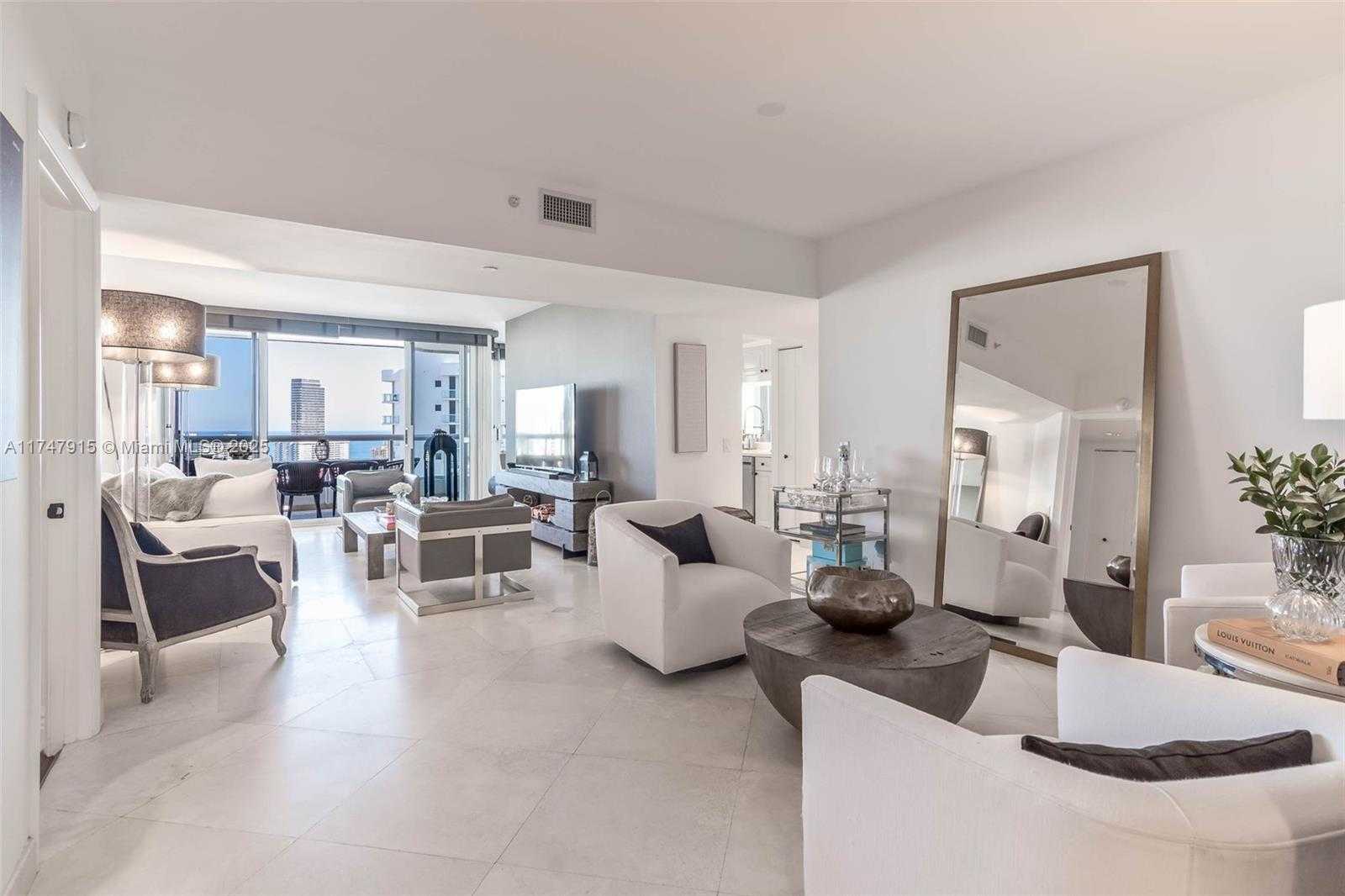 Small Image of 21205 Yacht Club Dr, Aventura, FL 33180, USA Number 2