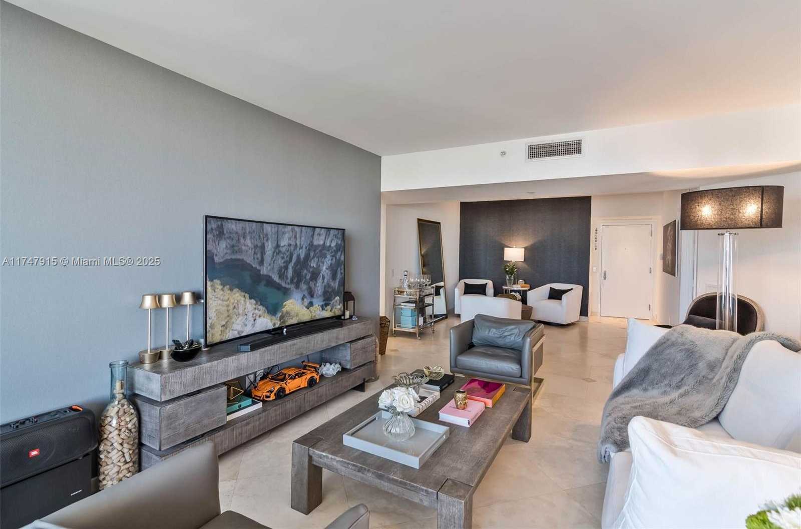 Small Image of 21205 Yacht Club Dr, Aventura, FL 33180, USA Number 4