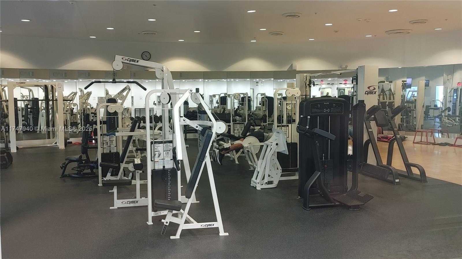 Small Image of 5600 COLLINS AVE #16Y, Miami Beach Number 15
