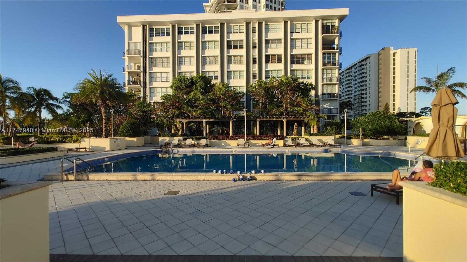 Small Image of 5600 COLLINS AVE #16Y, Miami Beach Number 16