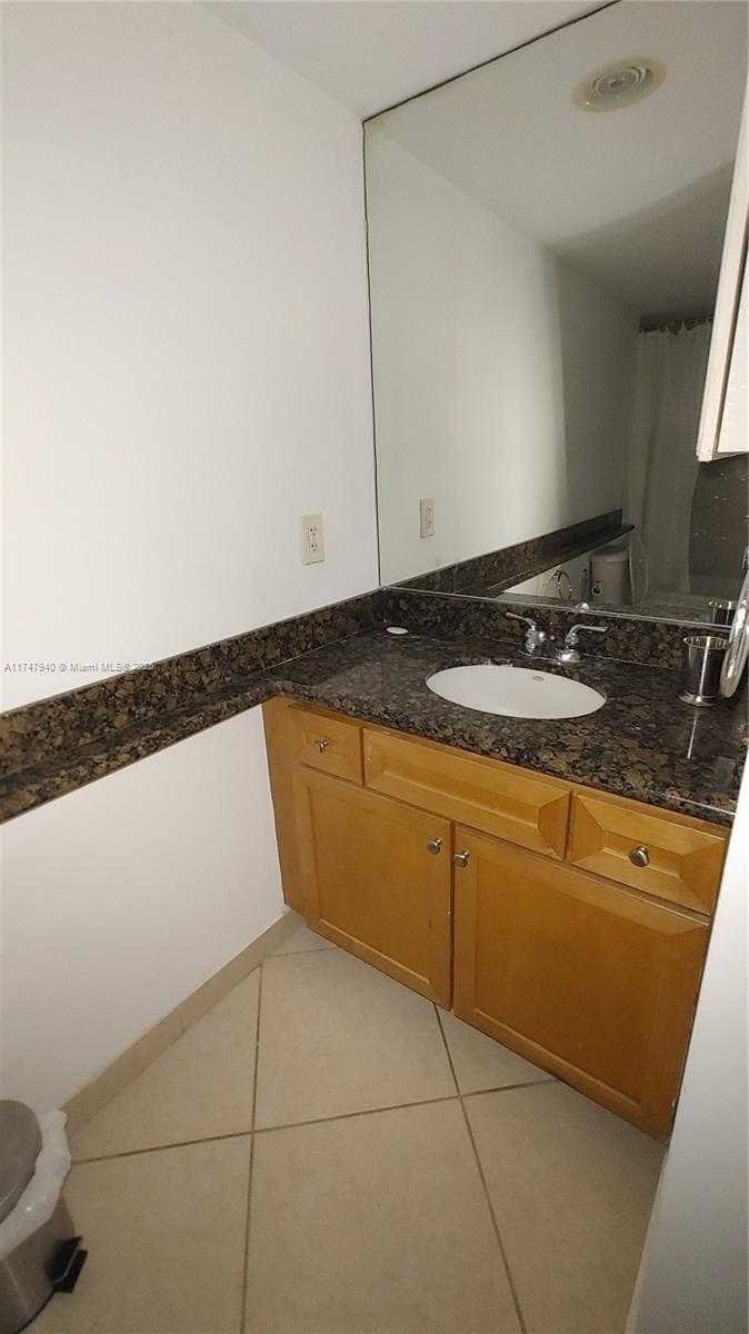 Small Image of 5600 COLLINS AVE #16Y, Miami Beach Number 7