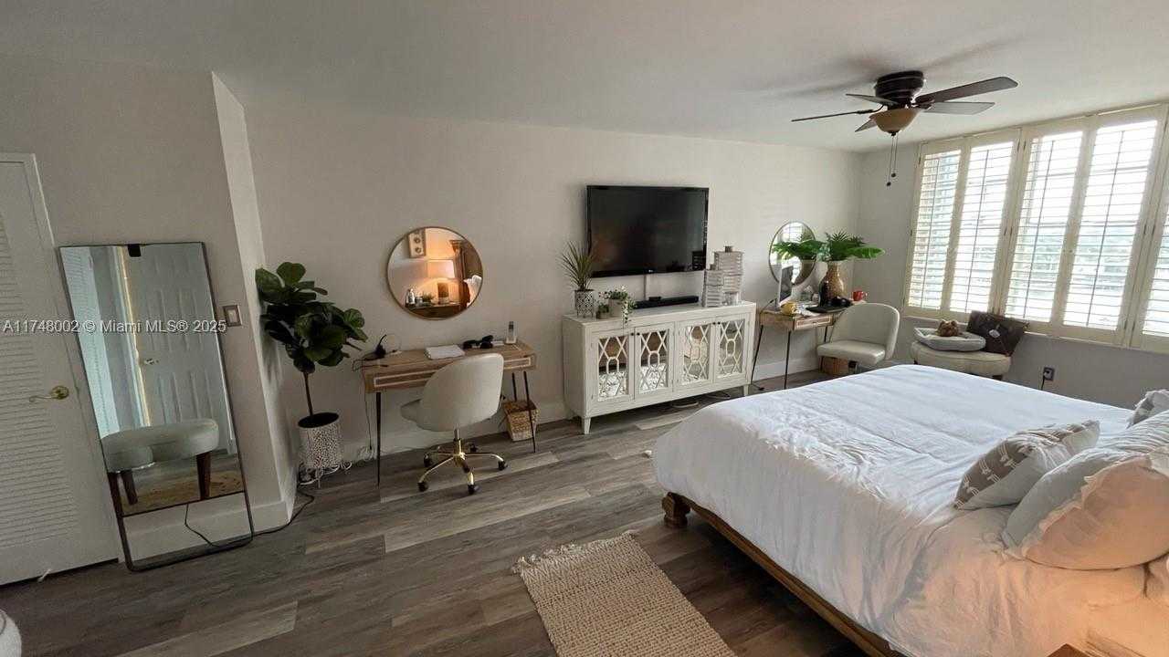 Small Image of 5161 COLLINS AVE #1012, Miami Beach Number 14