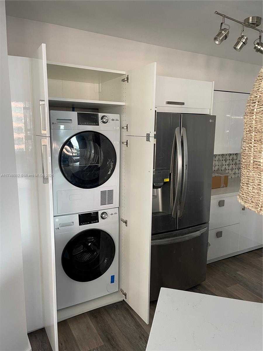 Small Image of 5161 COLLINS AVE #1012, Miami Beach Number 7