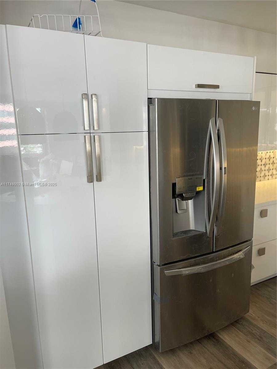 Small Image of 5161 COLLINS AVE #1012, Miami Beach Number 8