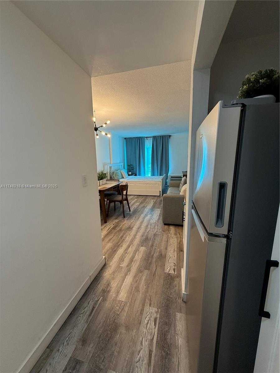 Small Image of 400 KINGS POINT DR #105, Sunny Isles Beach Number 10