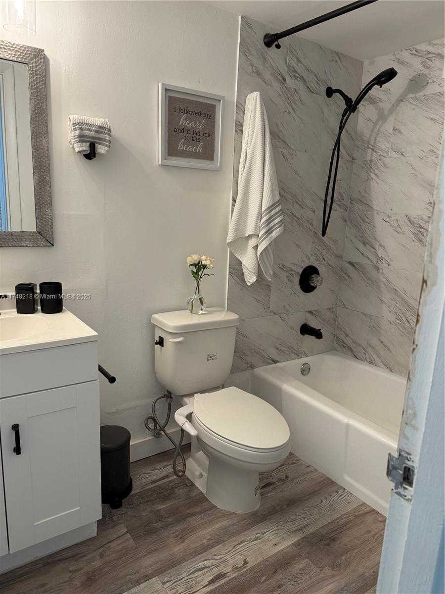 Small Image of 400 KINGS POINT DR #105, Sunny Isles Beach Number 15