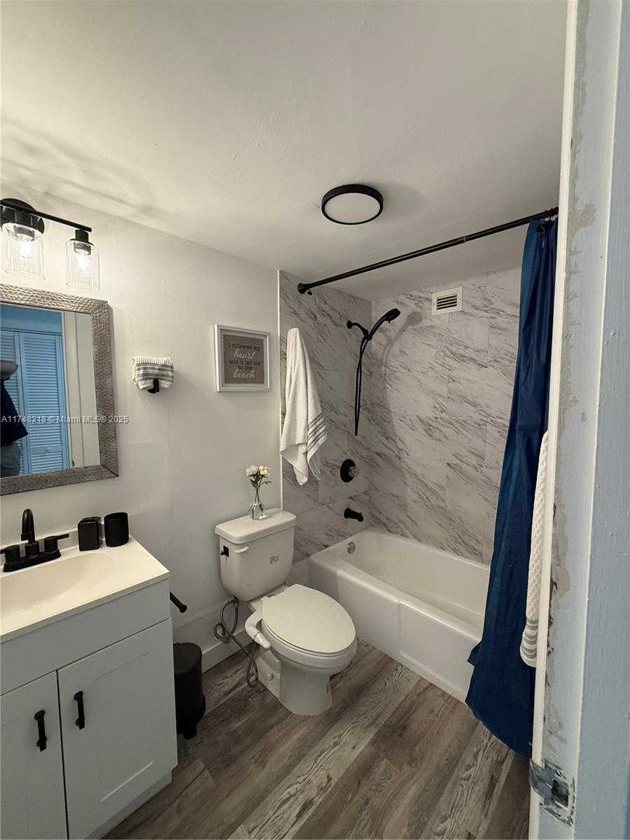 Small Image of 400 KINGS POINT DR #105, Sunny Isles Beach Number 16