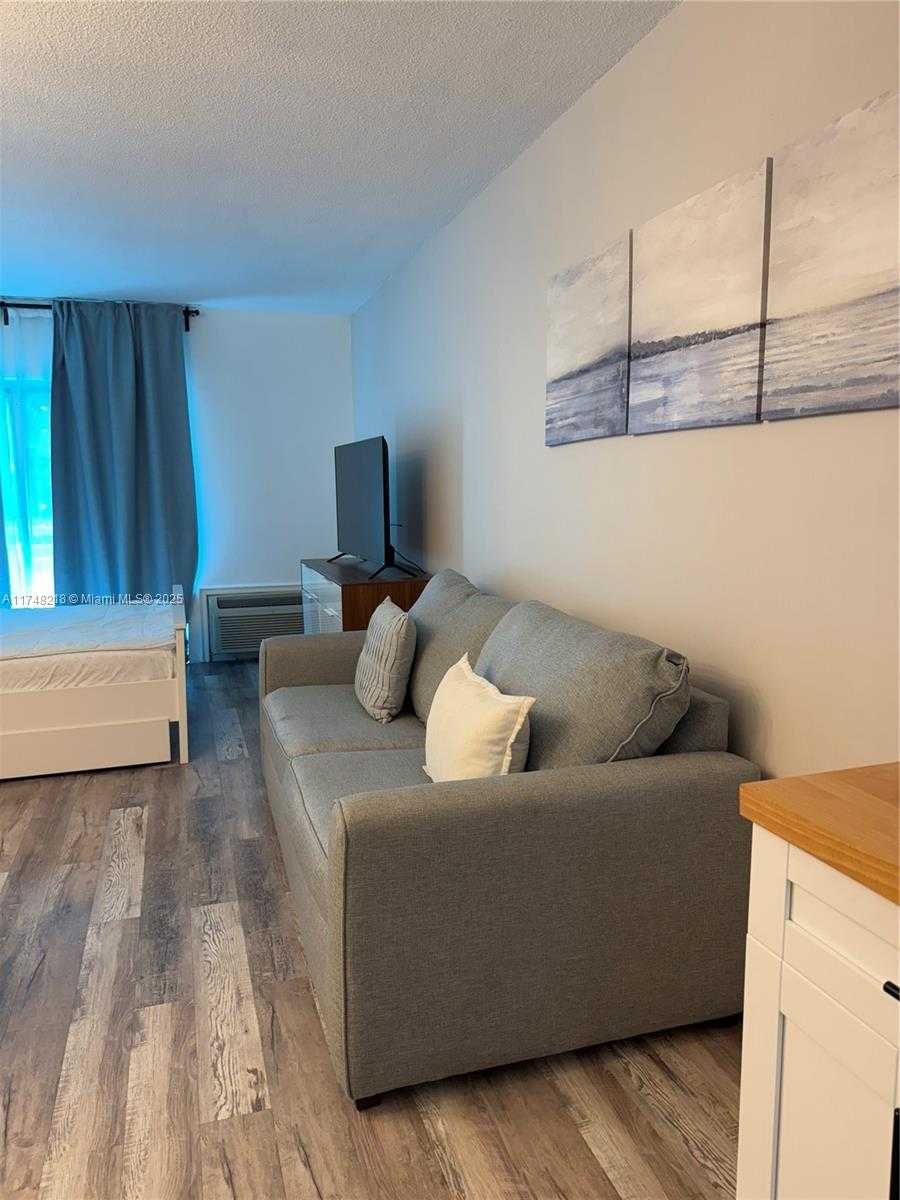 Small Image of 400 KINGS POINT DR #105, Sunny Isles Beach Number 2