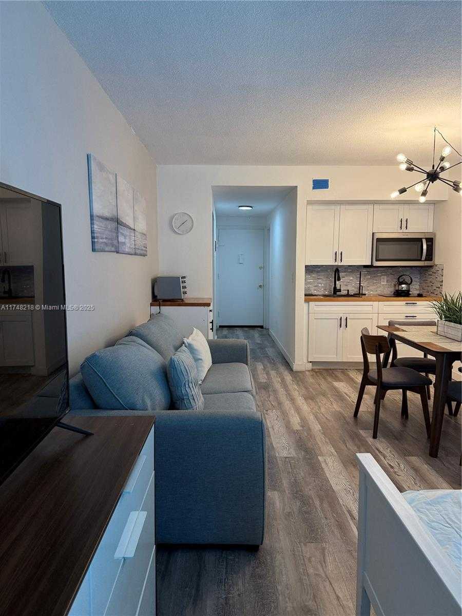 Small Image of 400 KINGS POINT DR #105, Sunny Isles Beach Number 4