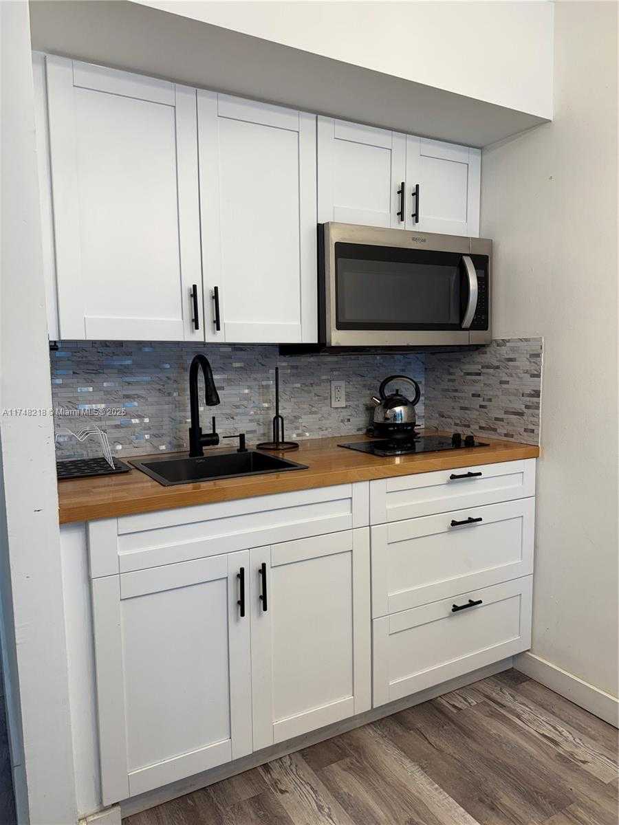 Small Image of 400 KINGS POINT DR #105, Sunny Isles Beach Number 5