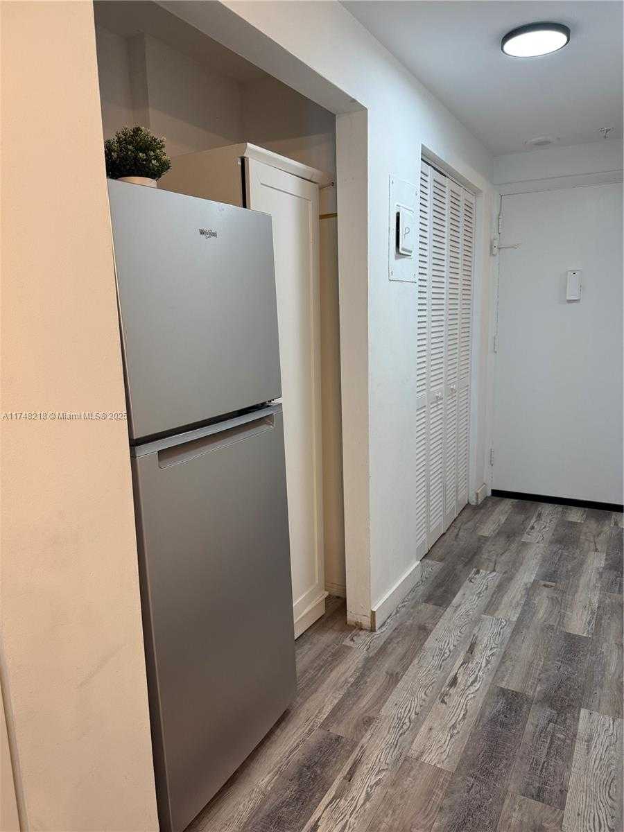 Small Image of 400 KINGS POINT DR #105, Sunny Isles Beach Number 7