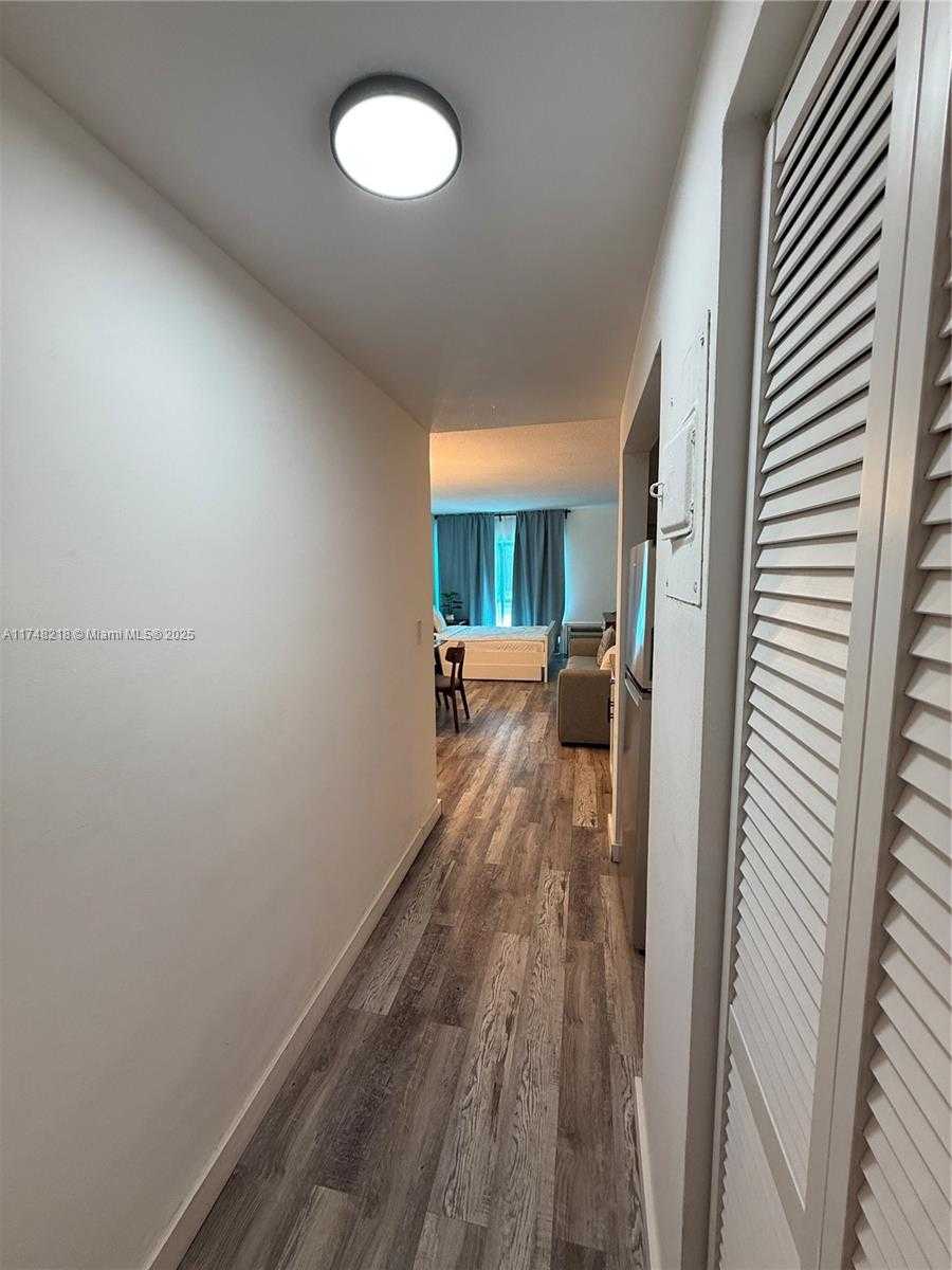 Small Image of 400 KINGS POINT DR #105, Sunny Isles Beach Number 9