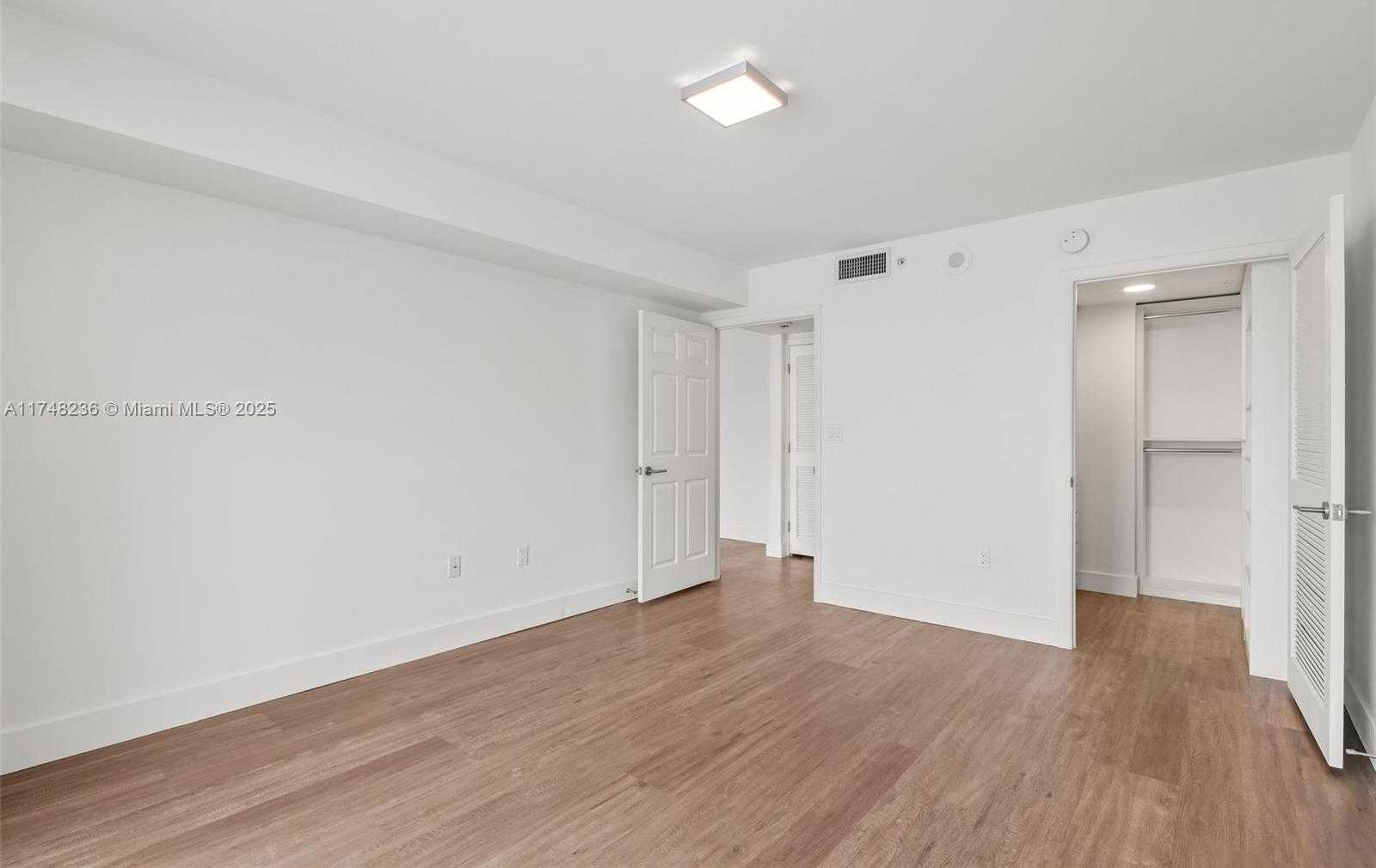 Small Image of 1500 Bay Rd, Miami Beach, FL 33139, USA Number 16