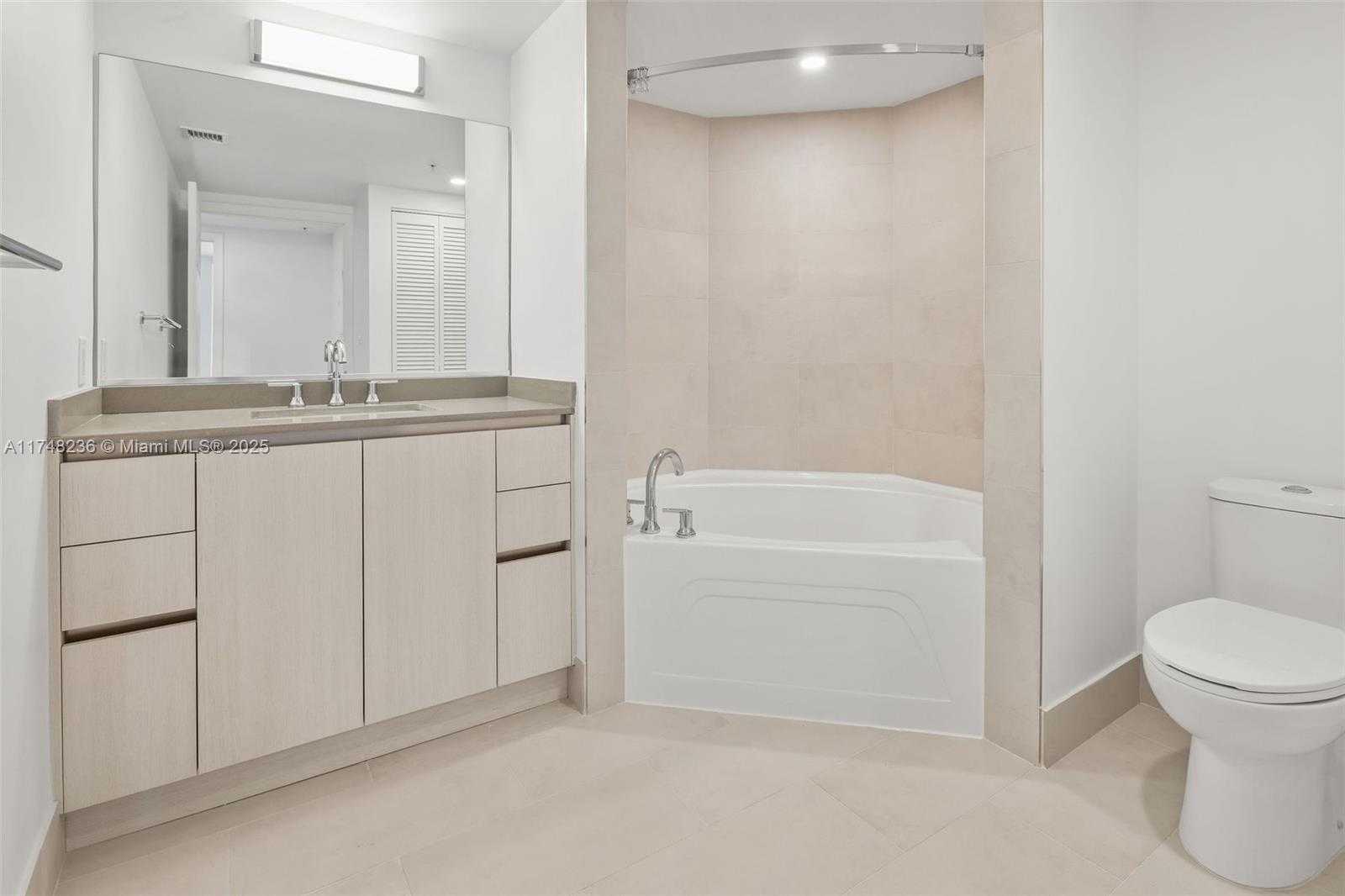 Small Image of 1500 Bay Rd, Miami Beach, FL 33139, USA Number 18