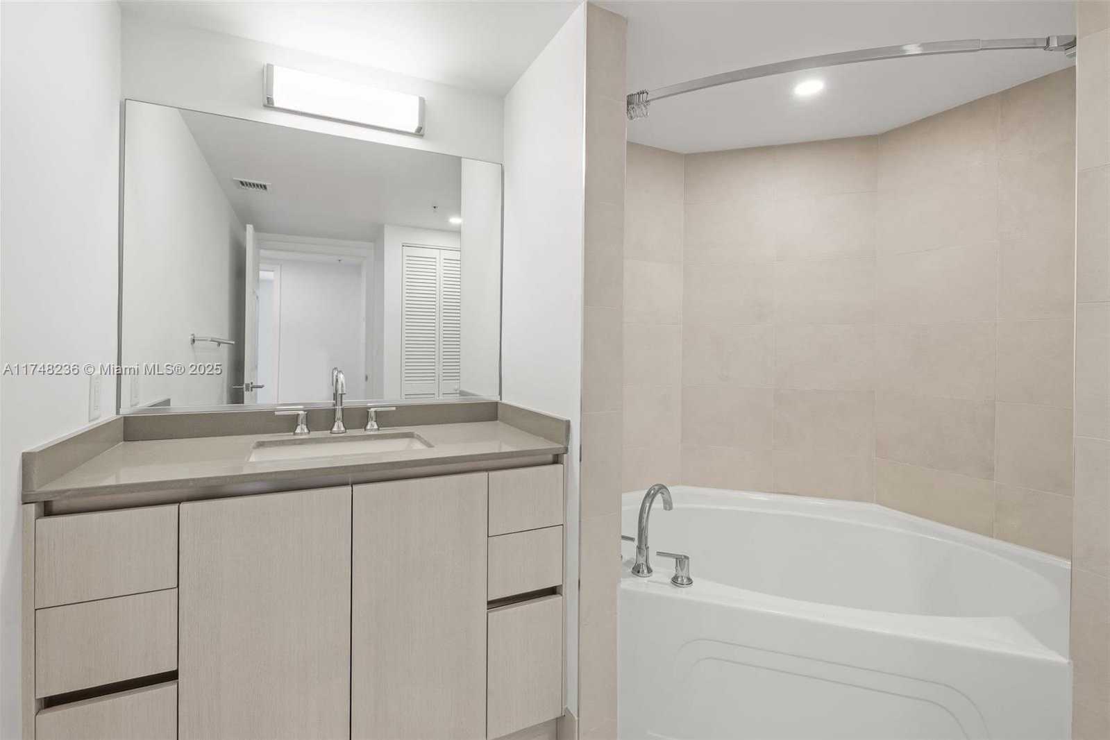 Small Image of 1500 Bay Rd, Miami Beach, FL 33139, USA Number 19