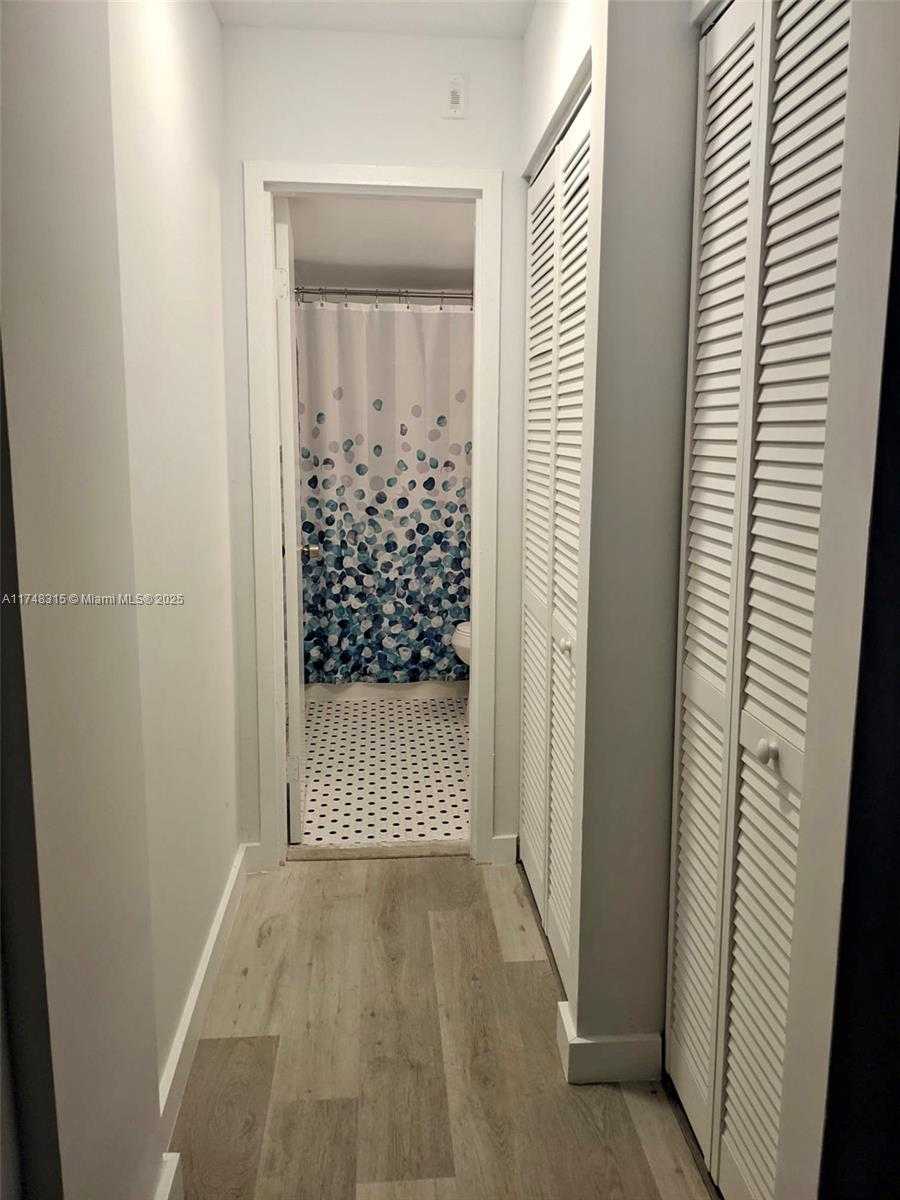 Small Image of 7900 TATUM WATERWAY DR #211, Miami Beach Number 14