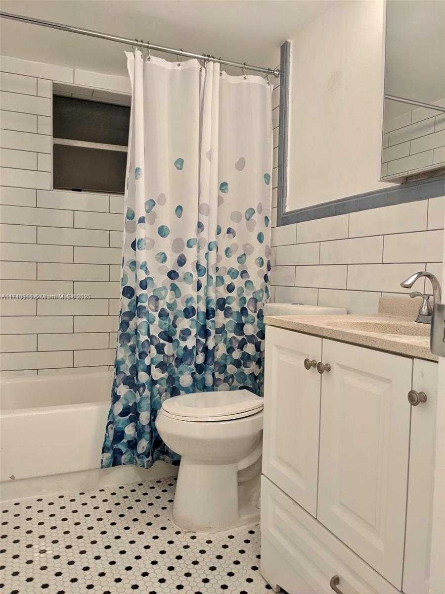 Small Image of 7900 TATUM WATERWAY DR #211, Miami Beach Number 15