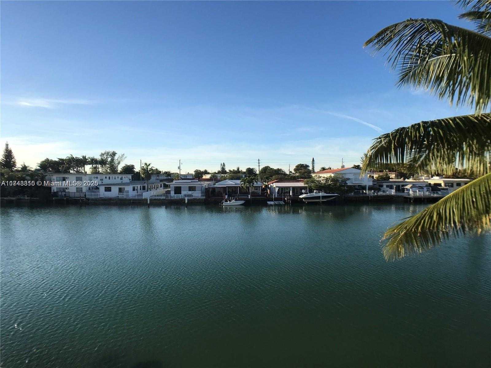 Small Image of 7900 TATUM WATERWAY DR #211, Miami Beach Number 16