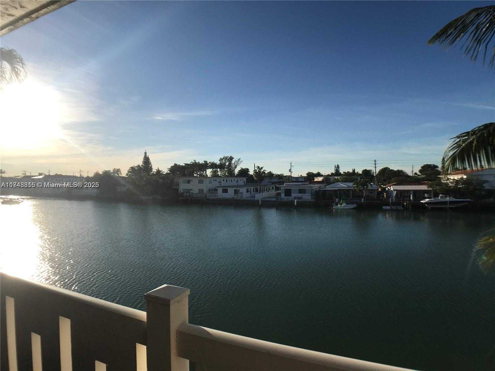 Small Image of 7900 TATUM WATERWAY DR #211, Miami Beach Number 2