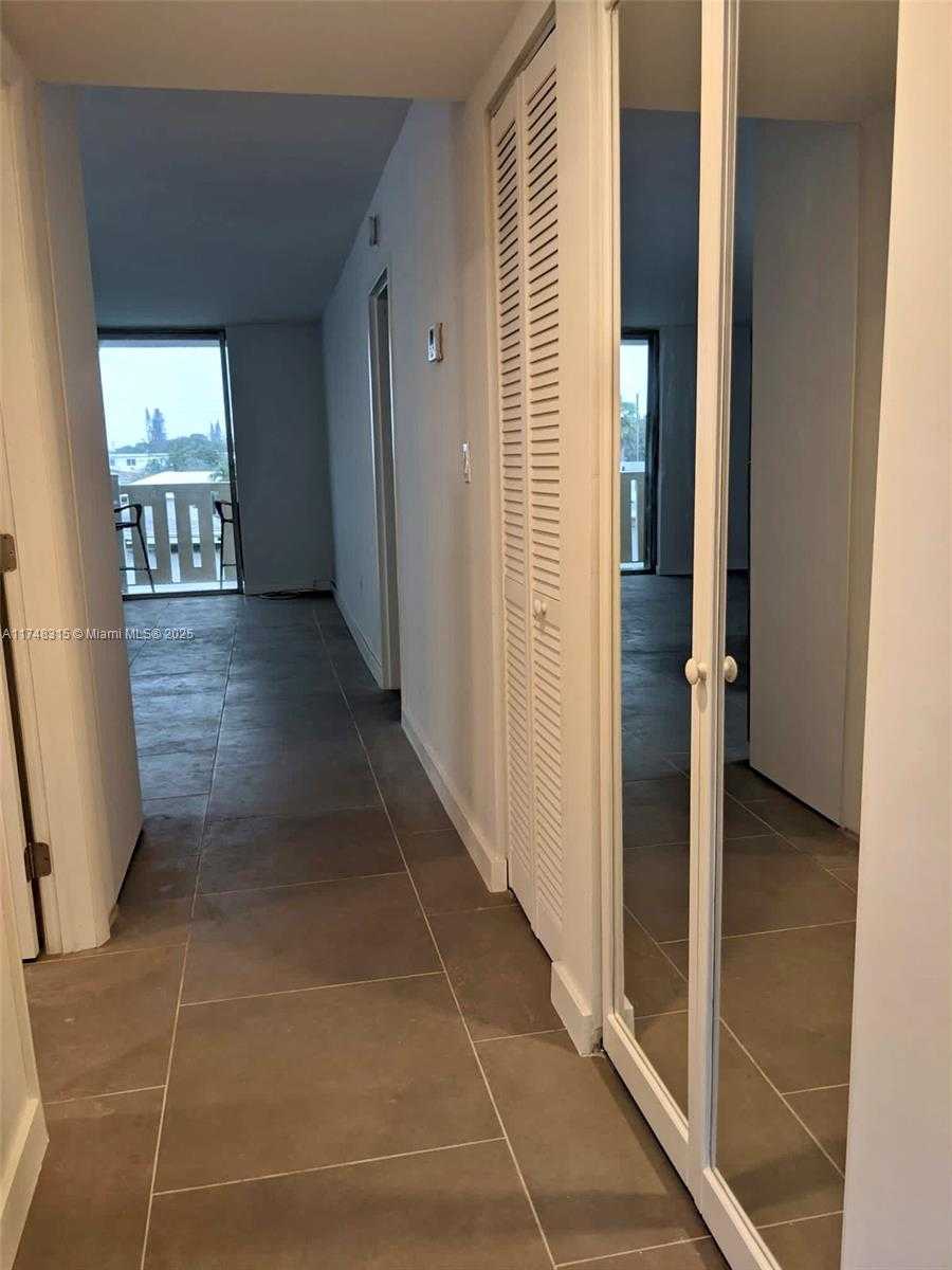 Small Image of 7900 TATUM WATERWAY DR #211, Miami Beach Number 3