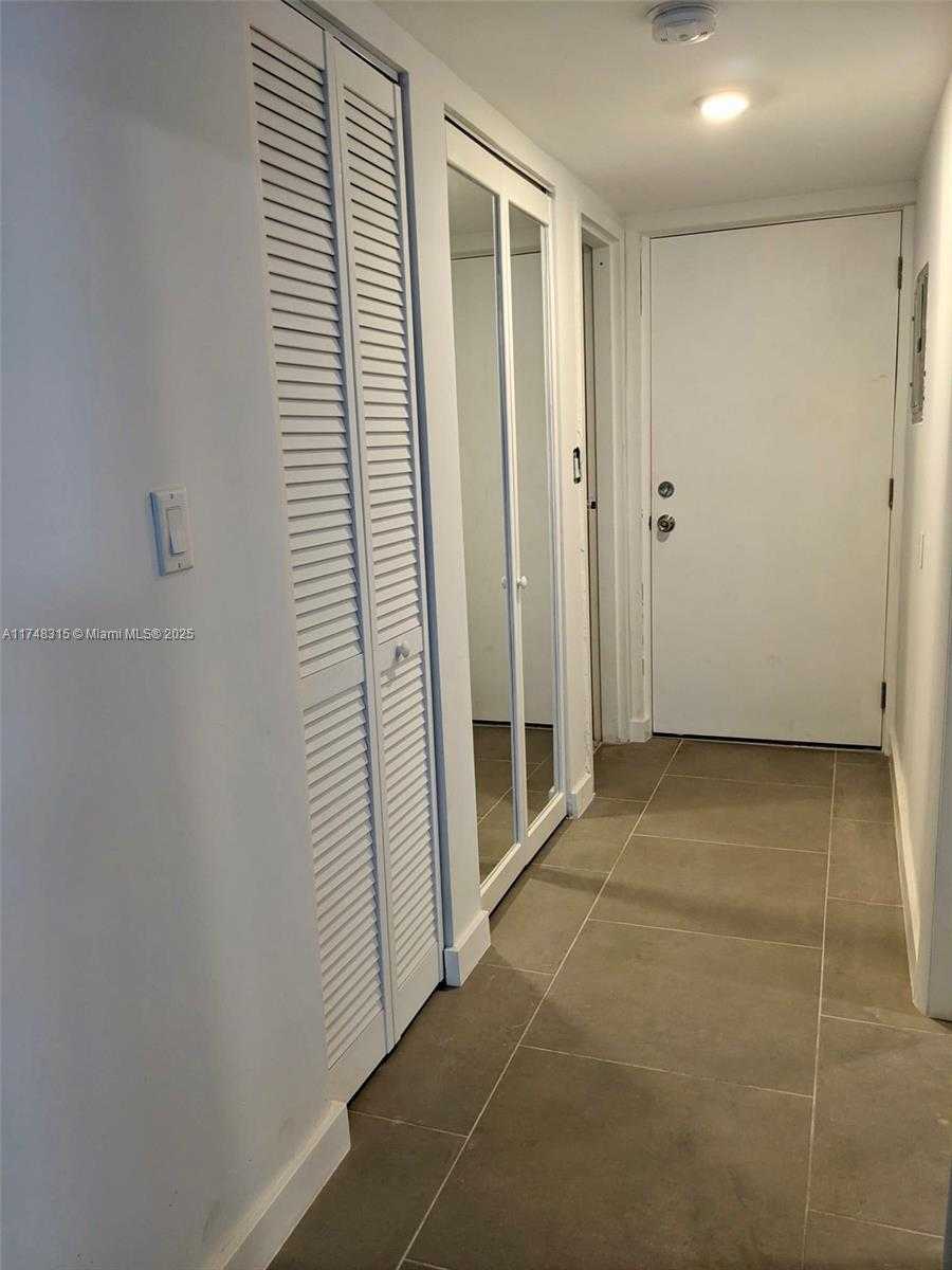Small Image of 7900 TATUM WATERWAY DR #211, Miami Beach Number 4