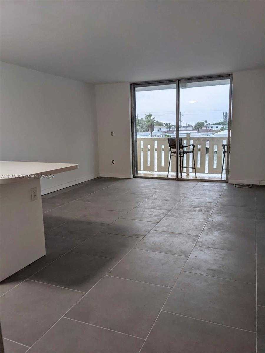 Small Image of 7900 TATUM WATERWAY DR #211, Miami Beach Number 5