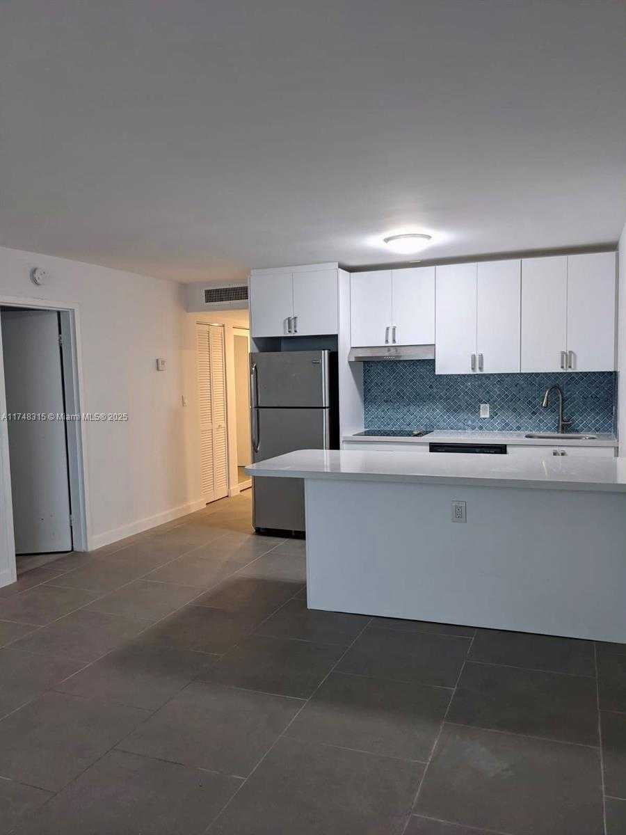 Small Image of 7900 TATUM WATERWAY DR #211, Miami Beach Number 6