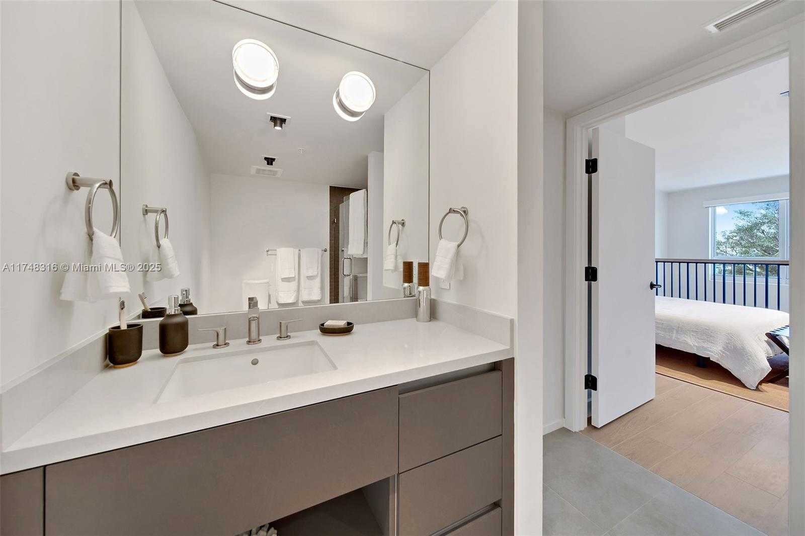 Small Image of 1500 BAY RD #T-1532, Miami Beach Number 12