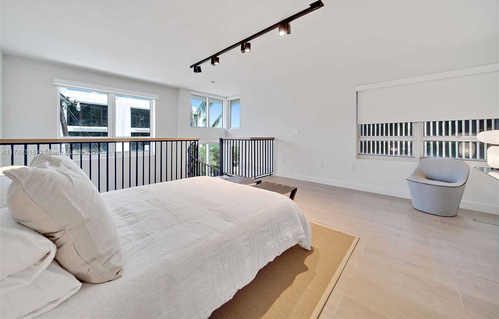 Small Image of 1500 BAY RD #T-1532, Miami Beach Number 17