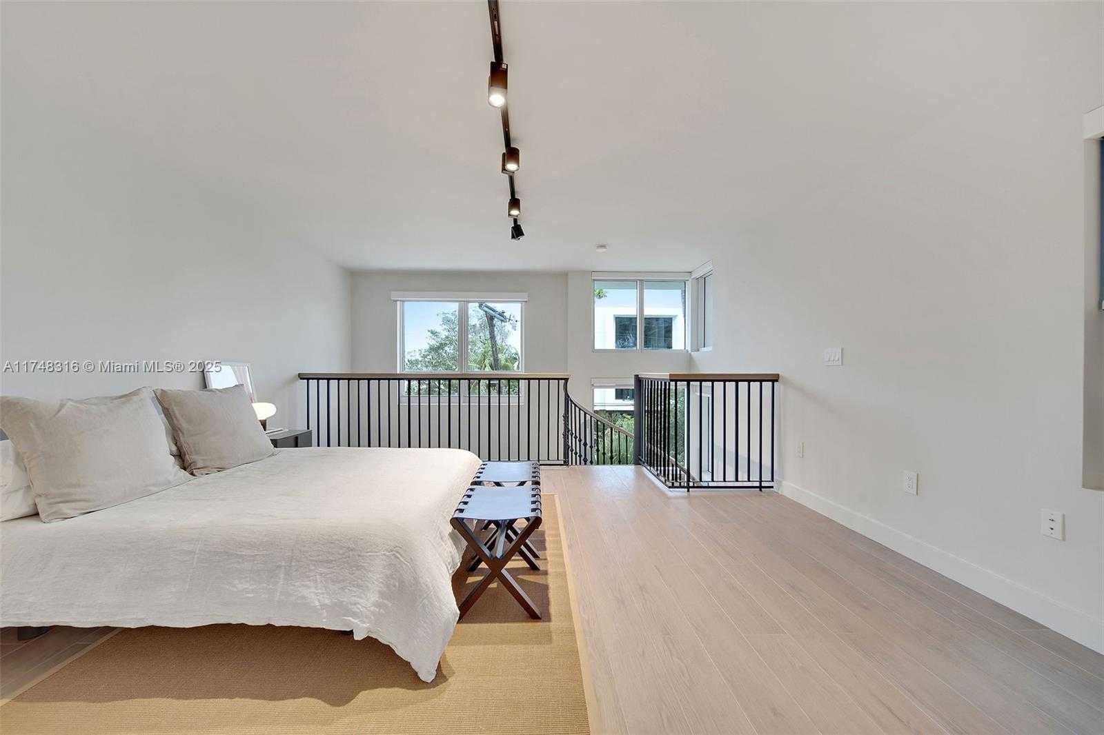 Small Image of 1500 BAY RD #T-1532, Miami Beach Number 18