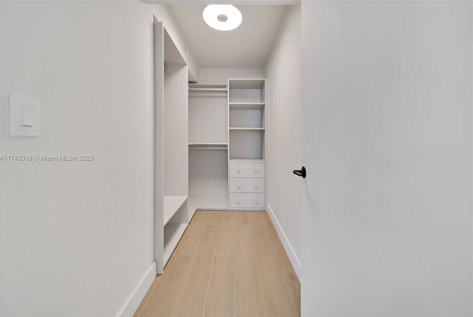 Small Image of 1500 BAY RD #T-1532, Miami Beach Number 19