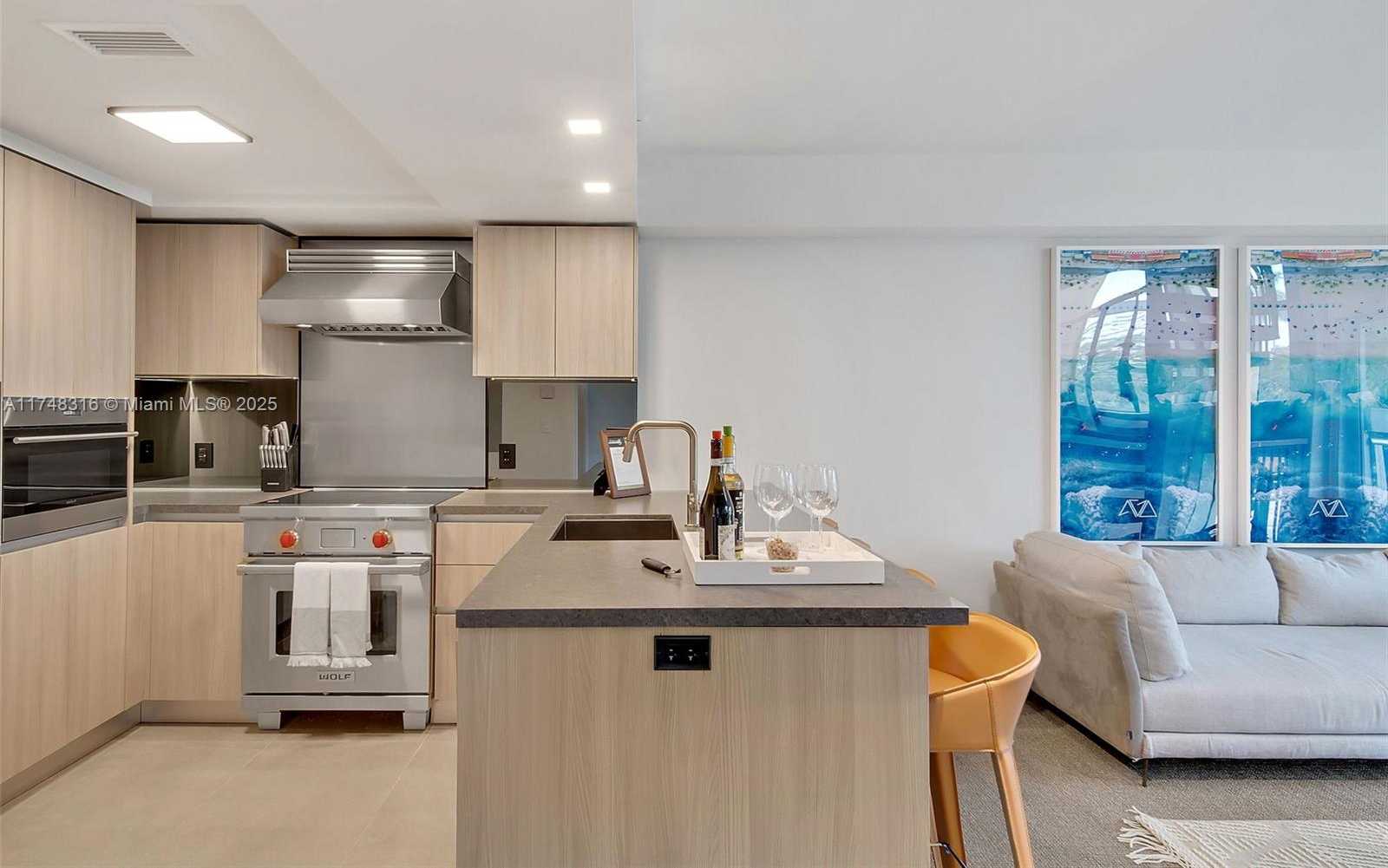Small Image of 1500 BAY RD #T-1532, Miami Beach Number 3