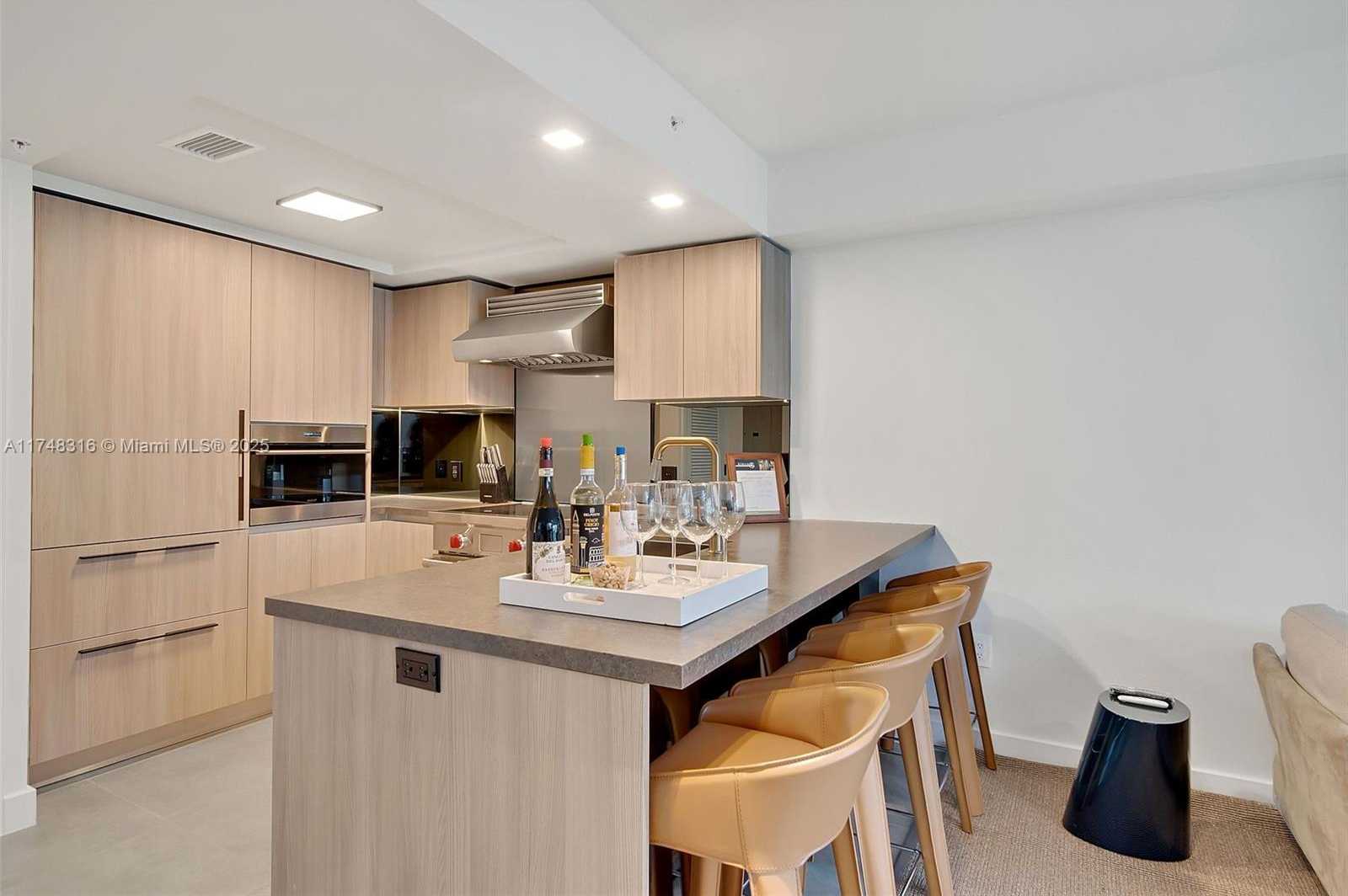 Small Image of 1500 BAY RD #T-1532, Miami Beach Number 4