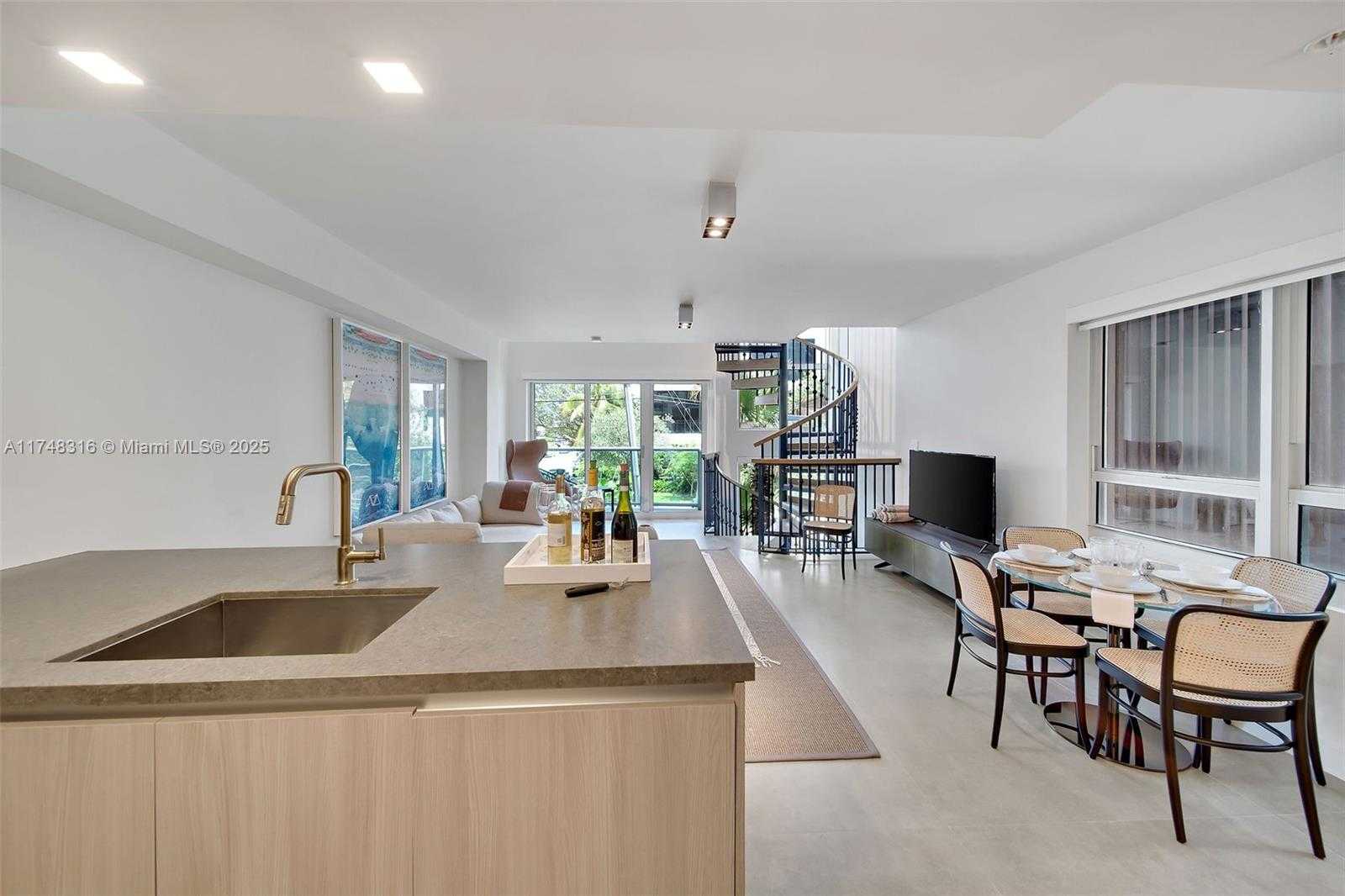 Small Image of 1500 BAY RD #T-1532, Miami Beach Number 5