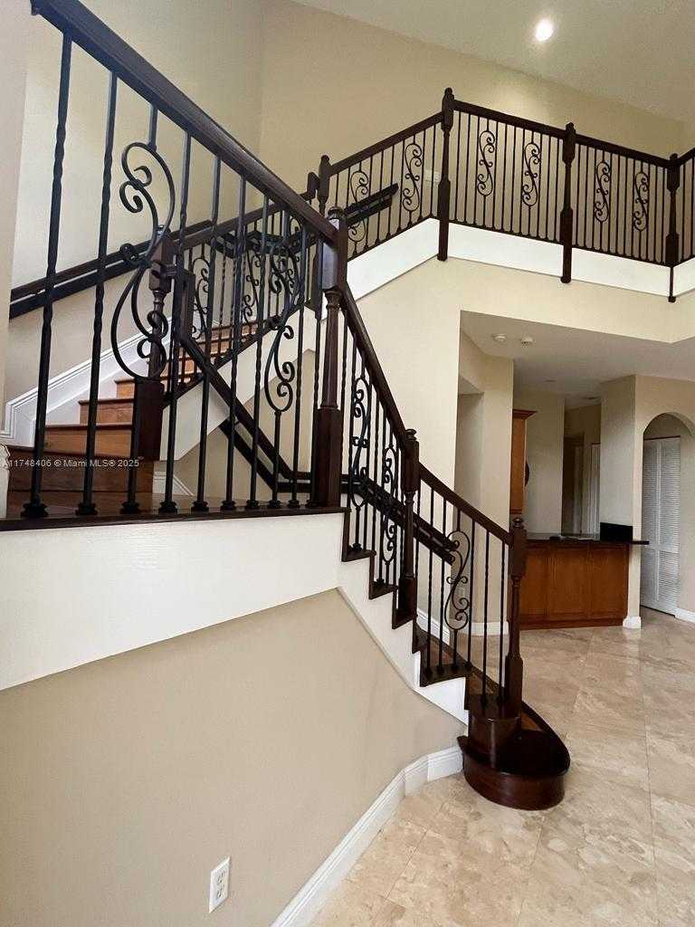 Small Image of 2750 EAST JOCKEY CIR E, Davie Number 10