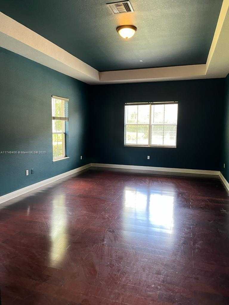 Small Image of 2750 EAST JOCKEY CIR E, Davie Number 11