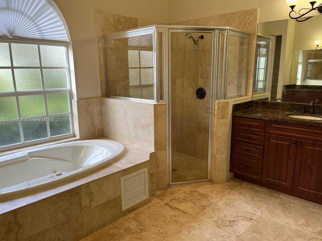 Small Image of 2750 EAST JOCKEY CIR E, Davie Number 16