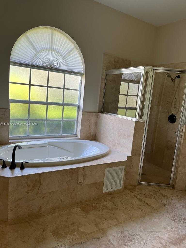 Small Image of 2750 EAST JOCKEY CIR E, Davie Number 17