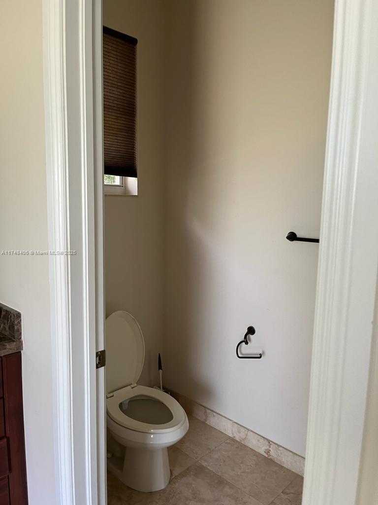 Small Image of 2750 EAST JOCKEY CIR E, Davie Number 19