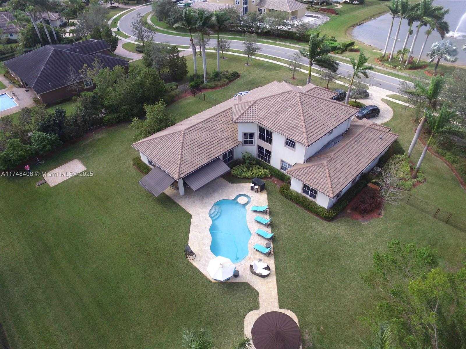 Small Image of 2750 EAST JOCKEY CIR E, Davie Number 2